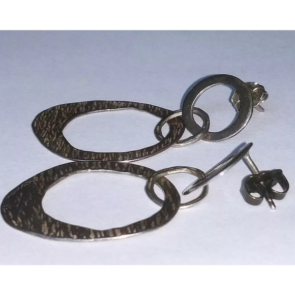 Silpada Vintage Sterling Silver Oxidized Textured Interlocking Circles Earrings - Picture 6 of 9